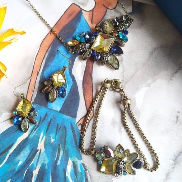 Blue Flower Rhinestone Crystal Vintage Gold Pendant Statement Necklace - Picture 7 of 7